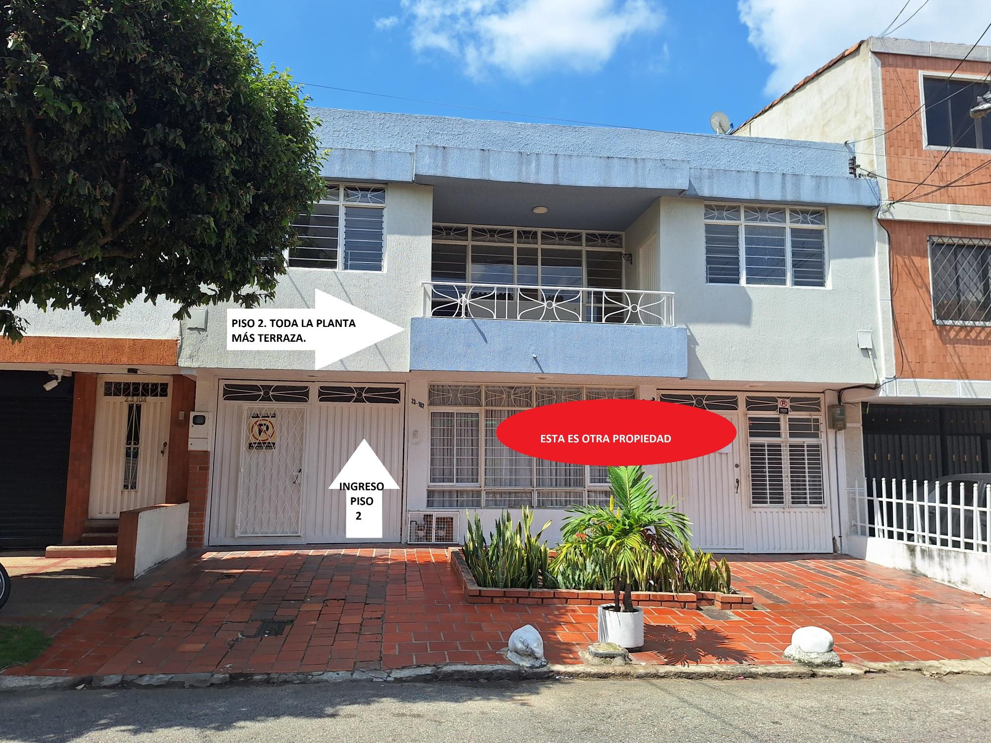 APARTAMENTO AMPLIO, TIPO CASA, CON GARAJE Y TERRAZA · fotografía 1