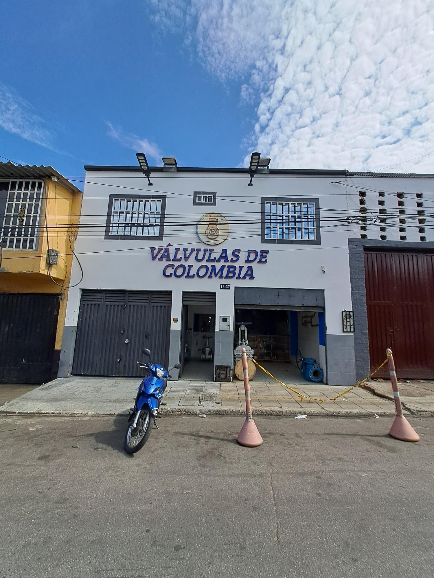 Bodega 400 mts sector comercial · fotografía 1