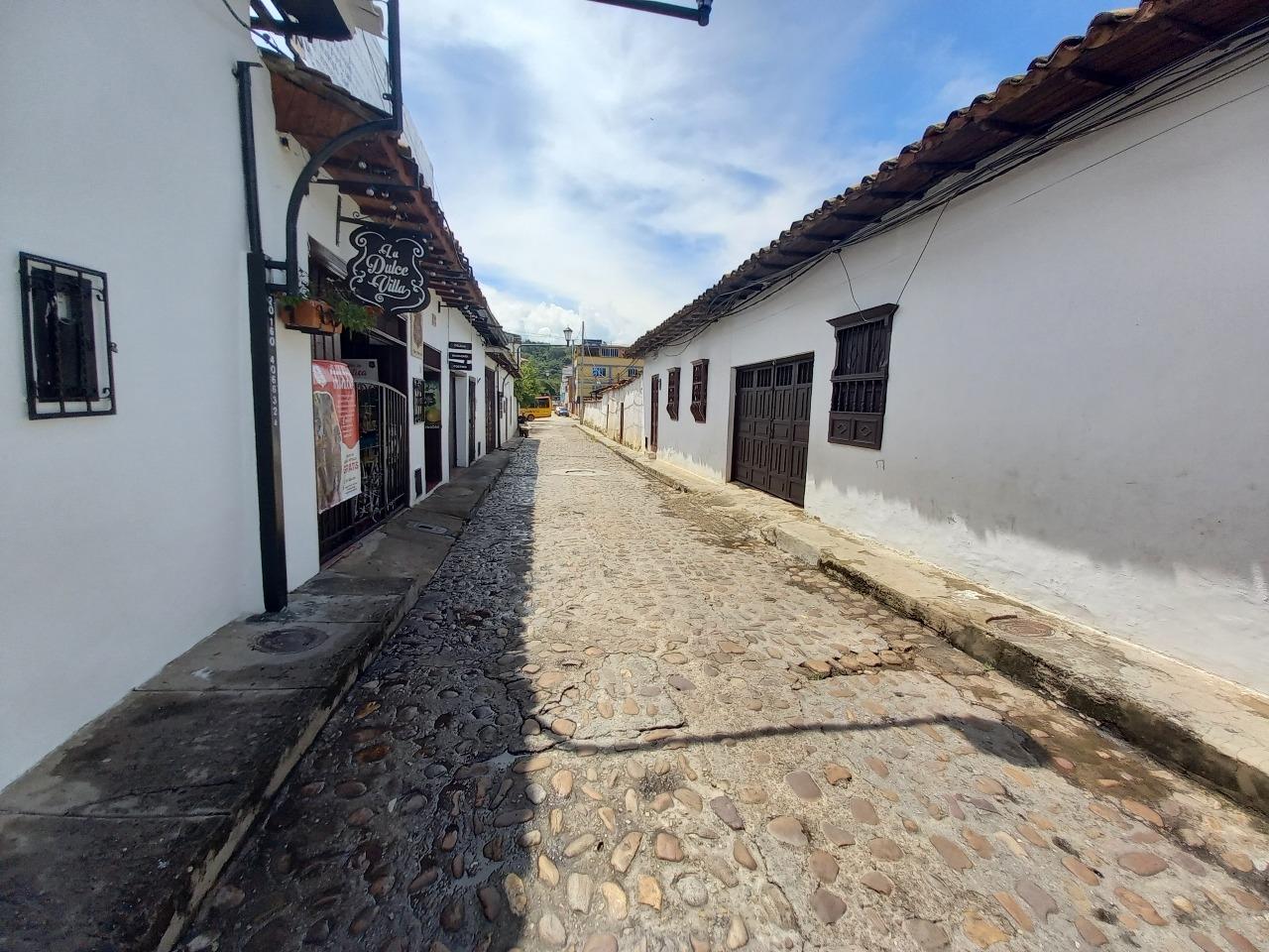 CASA DE UNA PLANTA, EN CENTRO DE GIRON · fotografía 1