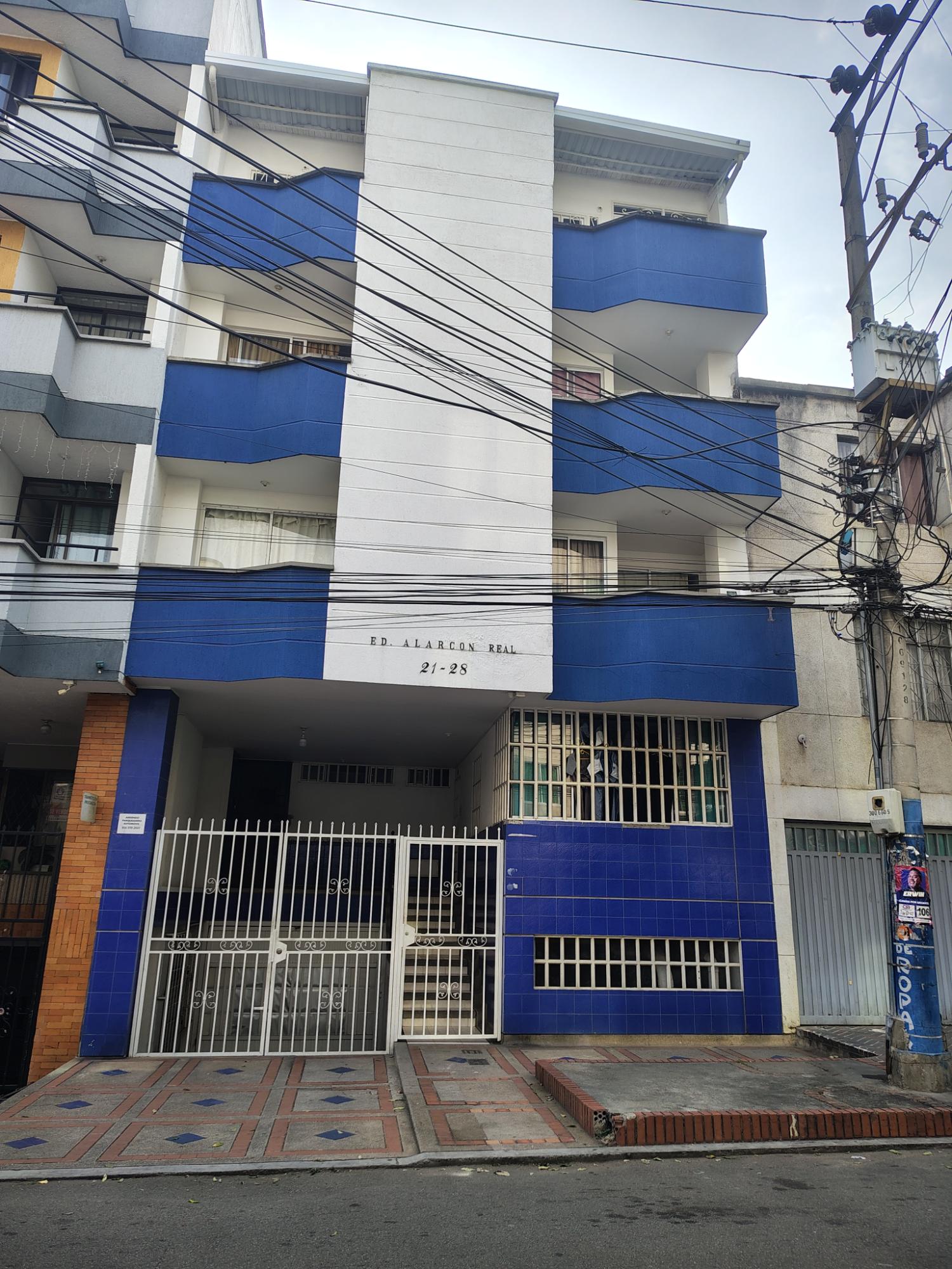 APARTAMENTO CENTRAL CON PARQUEADERO CARRO · fotografía 1