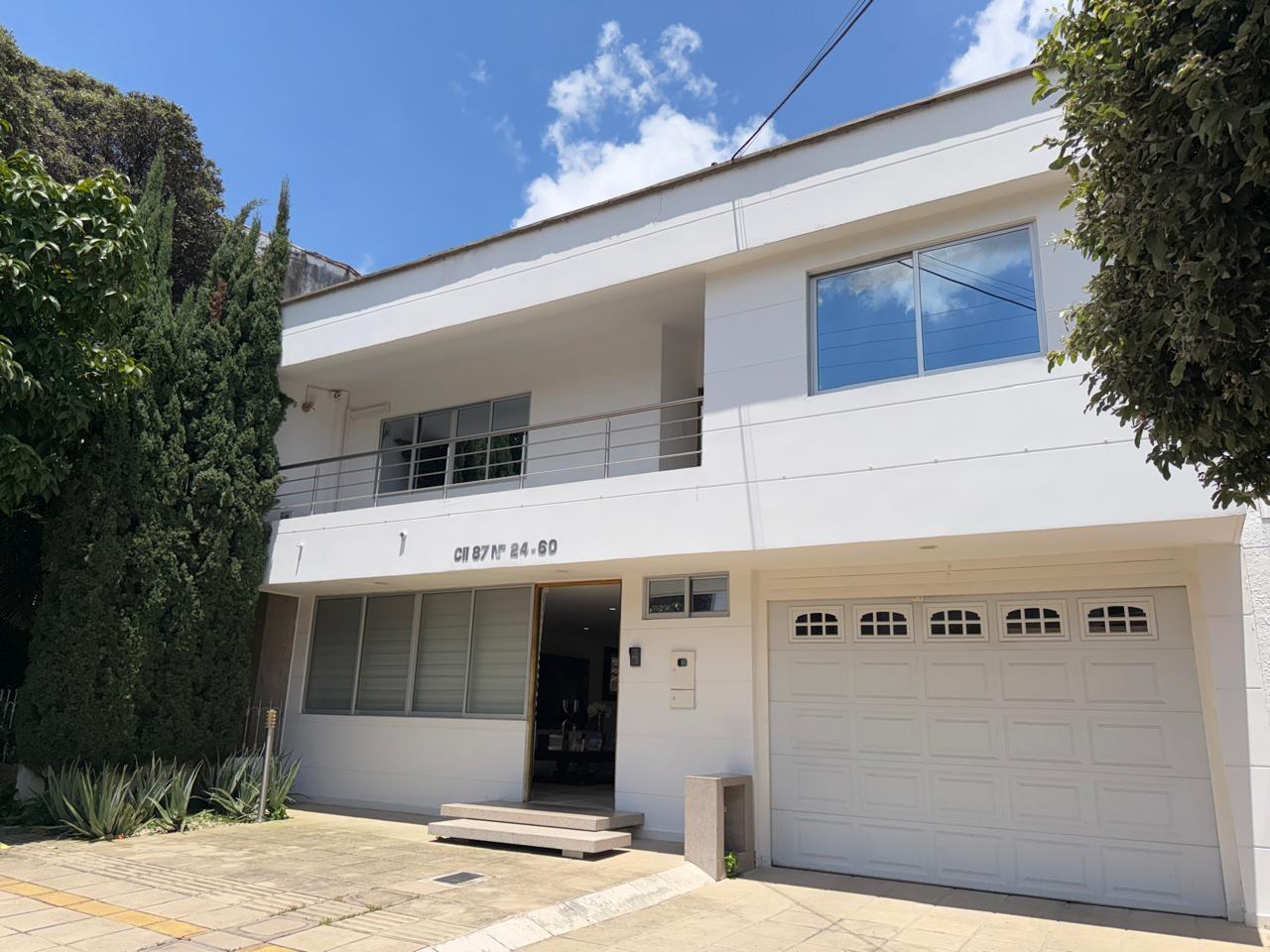 CASA AMPLIA Y REMODELADA · fotografía 1