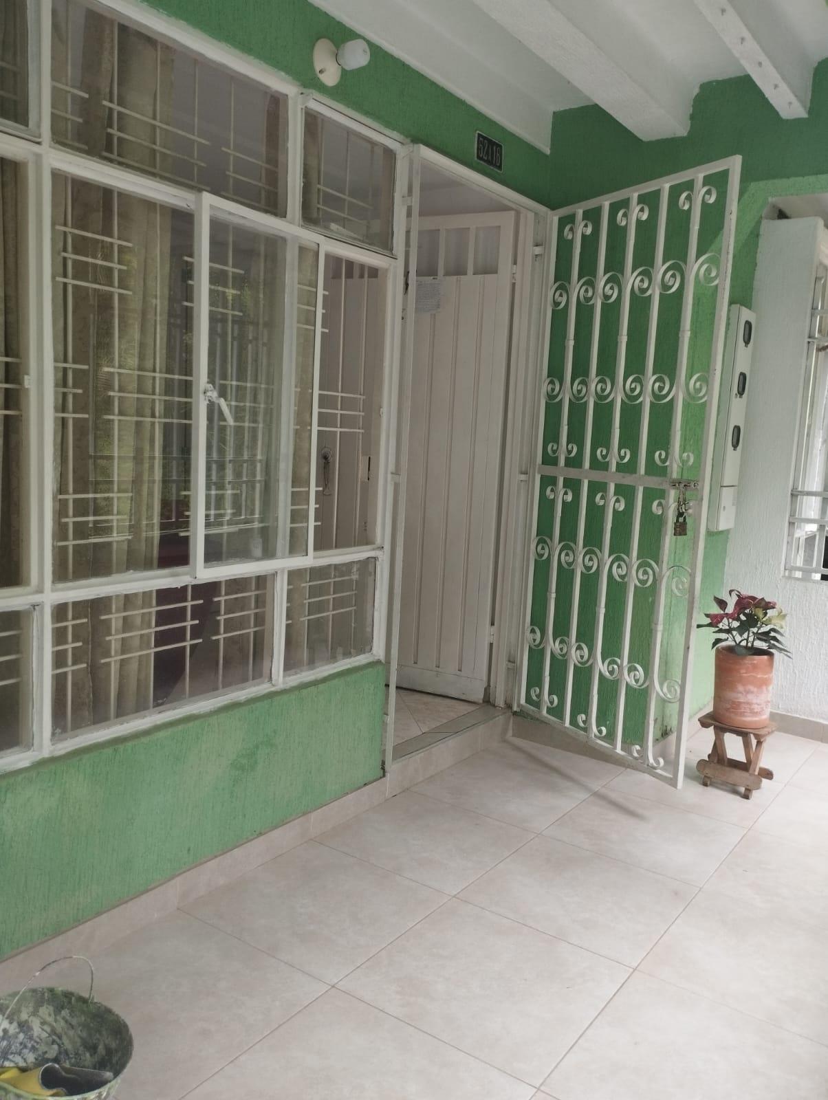Casa esquinera de 3 pisos independientes · fotografía 1
