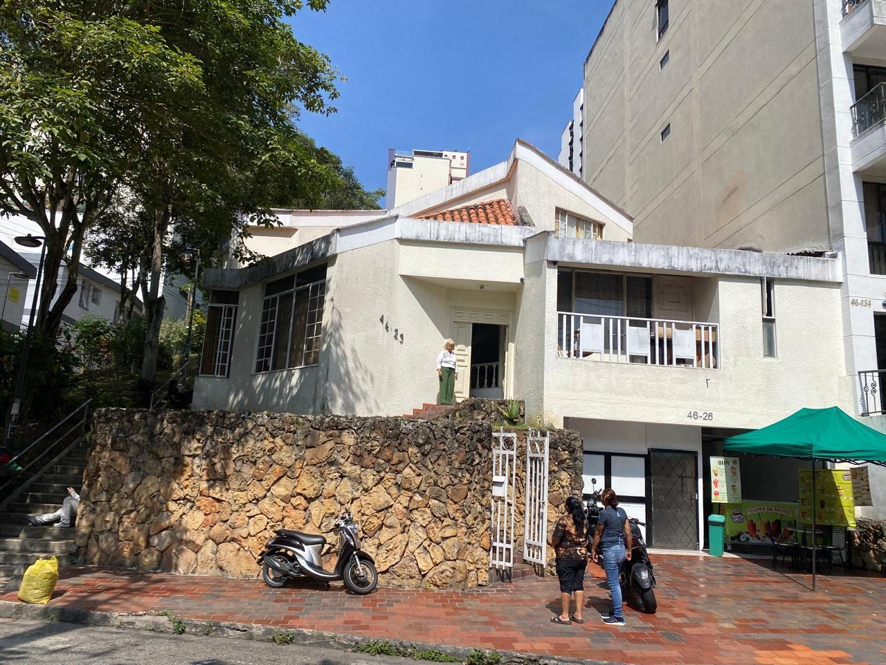 Para visionarios, casa-lote en ubicación estratégica · fotografía 1
