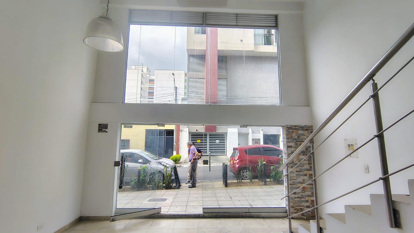 EXCELENTE LOCAL COMERCIAL DUPLEX · fotografía 1